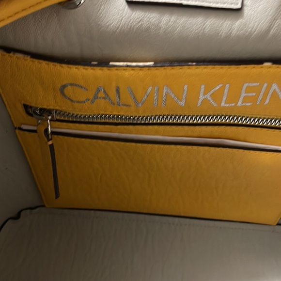 Interior picture of yellow Calvin Klein bag. Noticed flaw on interior - Picture 4 of 9